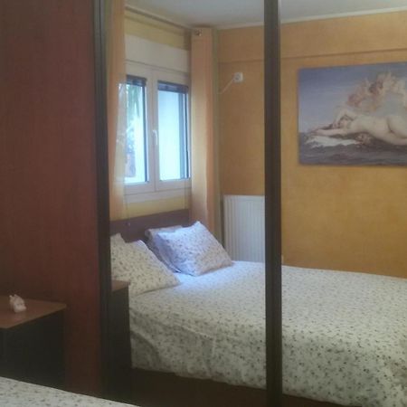 Quiet Apartment In Plaka Афины Экстерьер фото